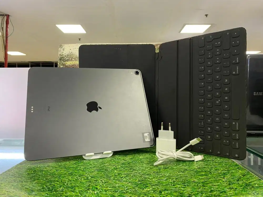 Ipad pro 2018 12’9in 256gb with keyboard orig internasional