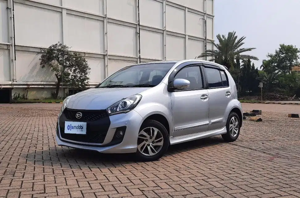 KM Rendah Daihatsu Sirion  1.3 Bensin-MT 2015 Silver