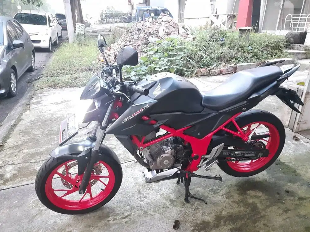 CB 150 R merah hitam [NEGO]
