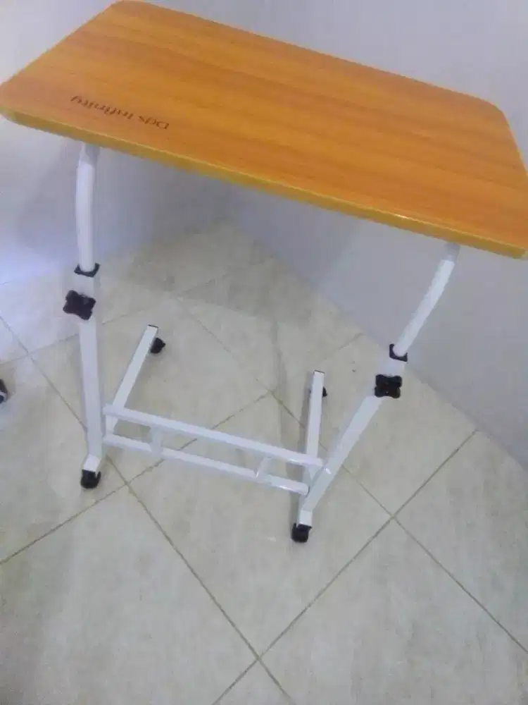 Meja laptop portable