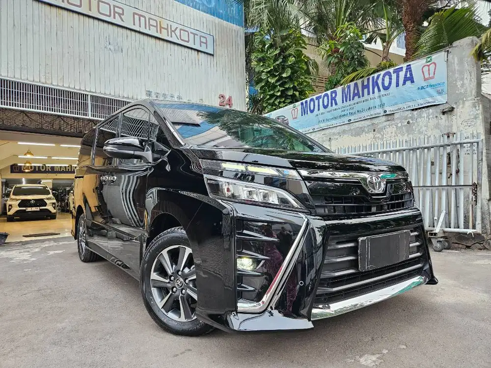 Full cat ori dijamin Toyota Voxy 2.0 hitam 2020 nik 2019 black bagus