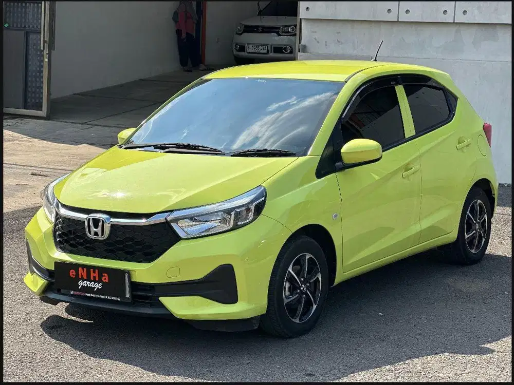 KM 6rb.. Honda New BRIO E CVT 1.2 A/T 2023.. eNHa garage Semarang.