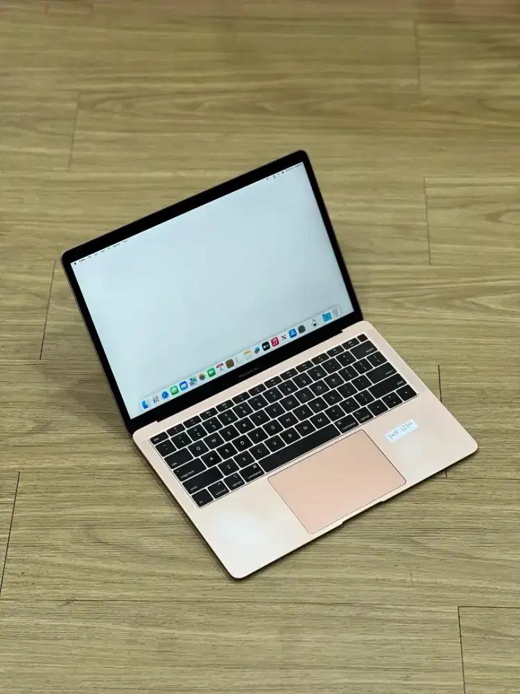 MacBook Air 2018 , 13 inch , 8/128