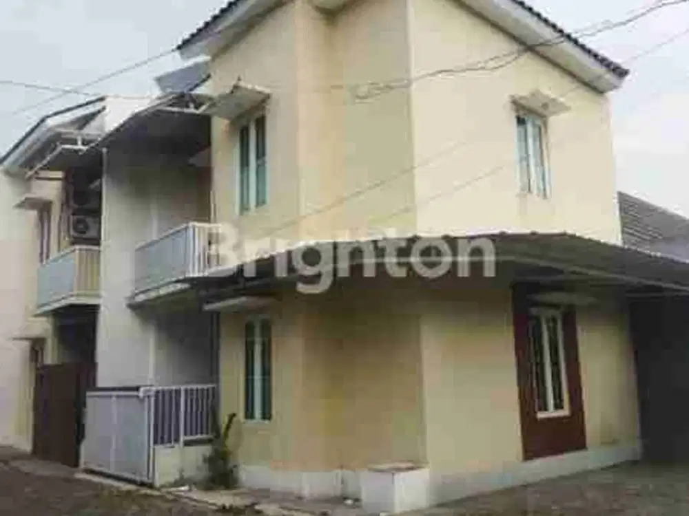 DIJUAL RUMAH 2 LANTAI SIAP HUNI
DI SURABAYA TIMUR. Rumah Hook di Bumi Wonorejo Asri Rungkut Surabaya