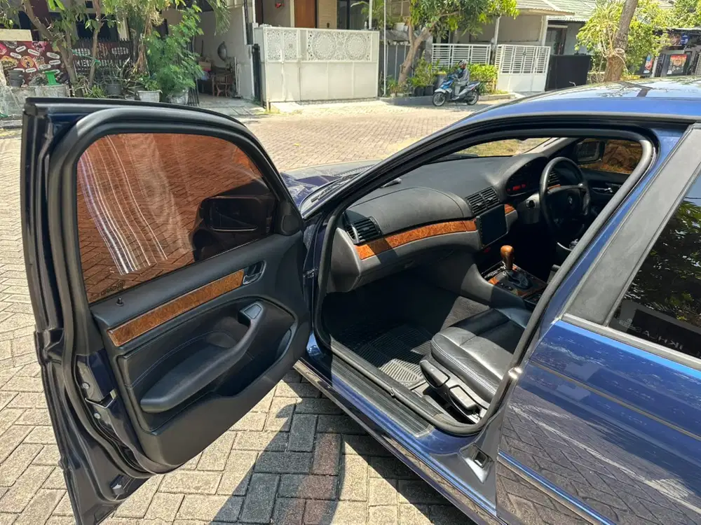 BMW 318i 2001 Bensin
