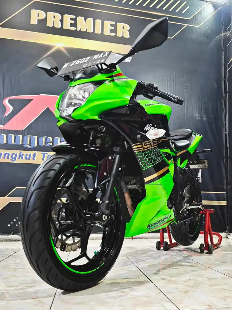 Ninja Fi250cc RR km.8rb plat panjang KRT EditionAnugerah motor rungkut