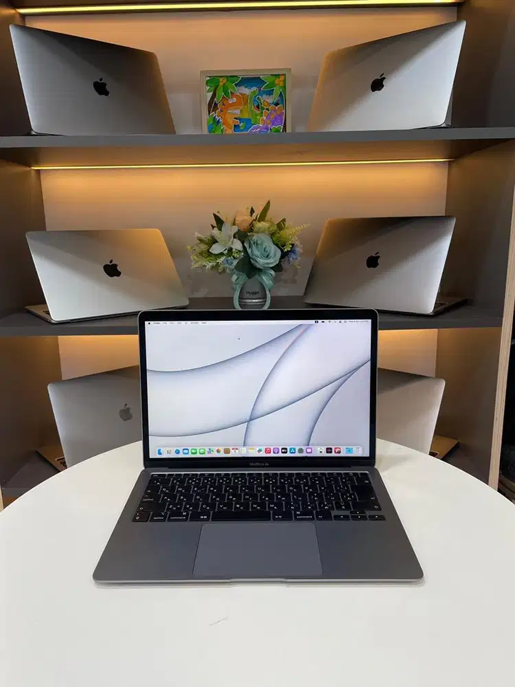 MacBook Air 2020 i7 Ram 16 GB Storage 256 GB