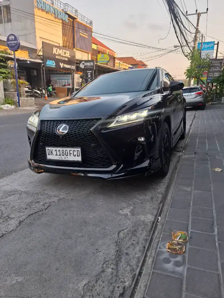 LEXUZ RX 200 T Hitam