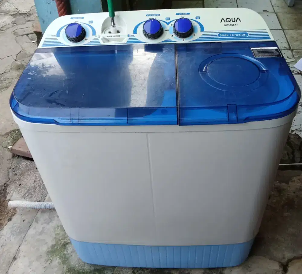 Mesin cuci 2 tabung merk Aqua 7, 5 kg