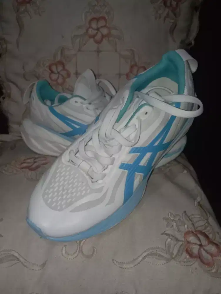 Sepatu running bekas