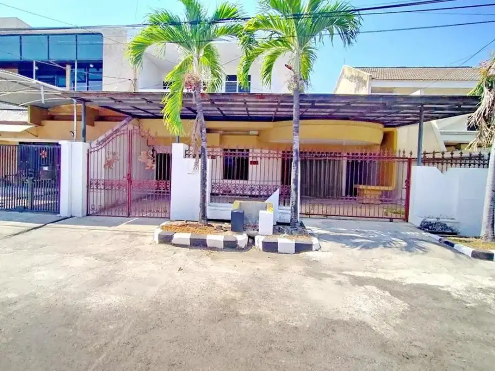 Rumah Bagus SHM di Manyar Kertoarjo Belakang Bonnet