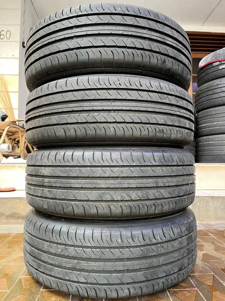 Ban Dunlop SP Sport Maxx050 225 60 r18 4Pcs