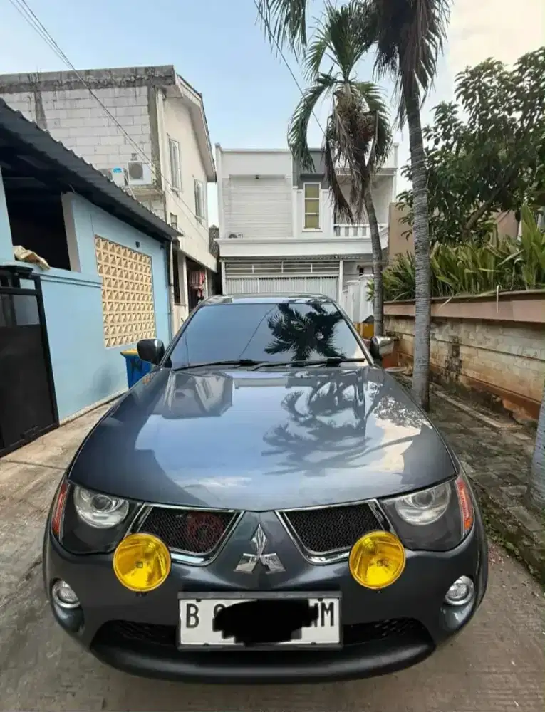 Mitsubishi Strada Triton 4x4 exceed tahun 2008 matic