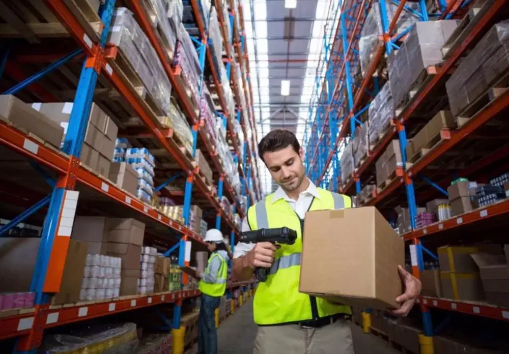 STAFF WAREHOUSE GUDANG