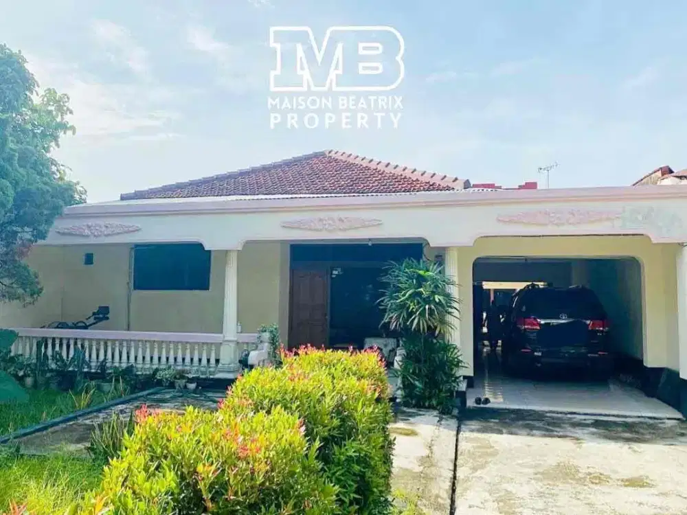 DIJUAL RUMAH PINGGIR JALAN COCOK DI JADIKAN TEMPAT USAHA