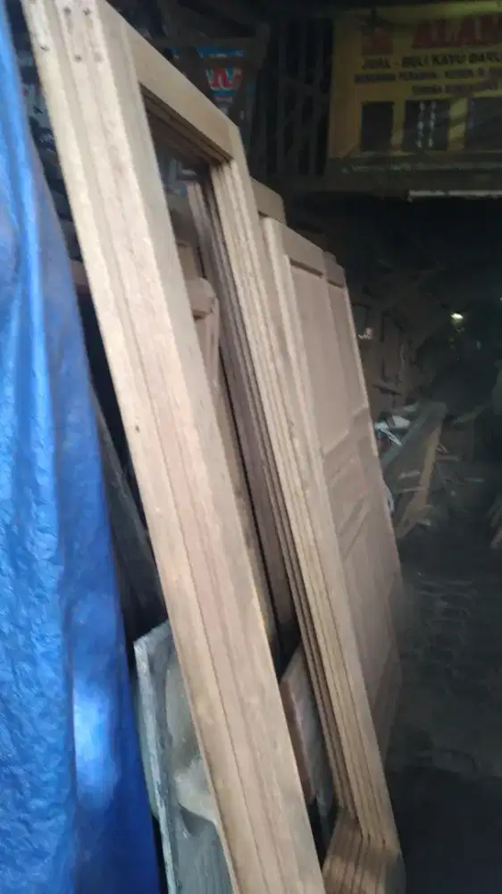 Pintu bakinya ready dari kayu bekas meranti oven berkualitas