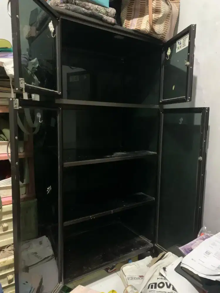 Lemari Kaca tebal