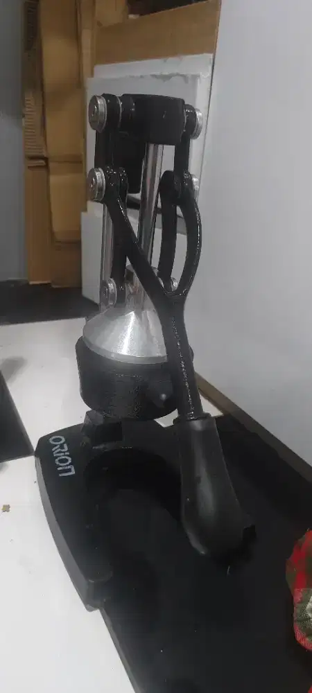 Alat Press jeruk peras