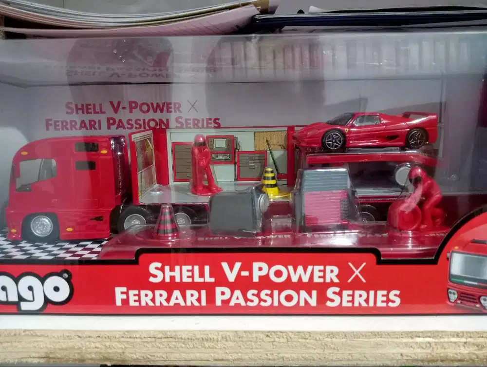 Miniatur Truk Ferrari.