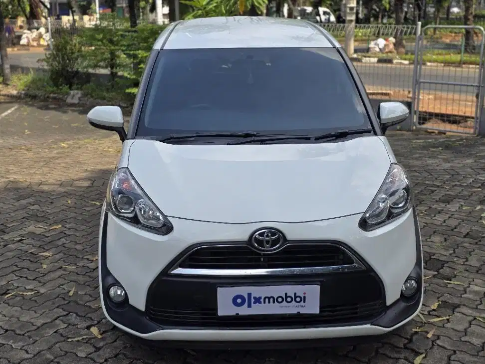 MURAH Toyota Sienta 1.5 V Bensin-MT 2016 JUQ