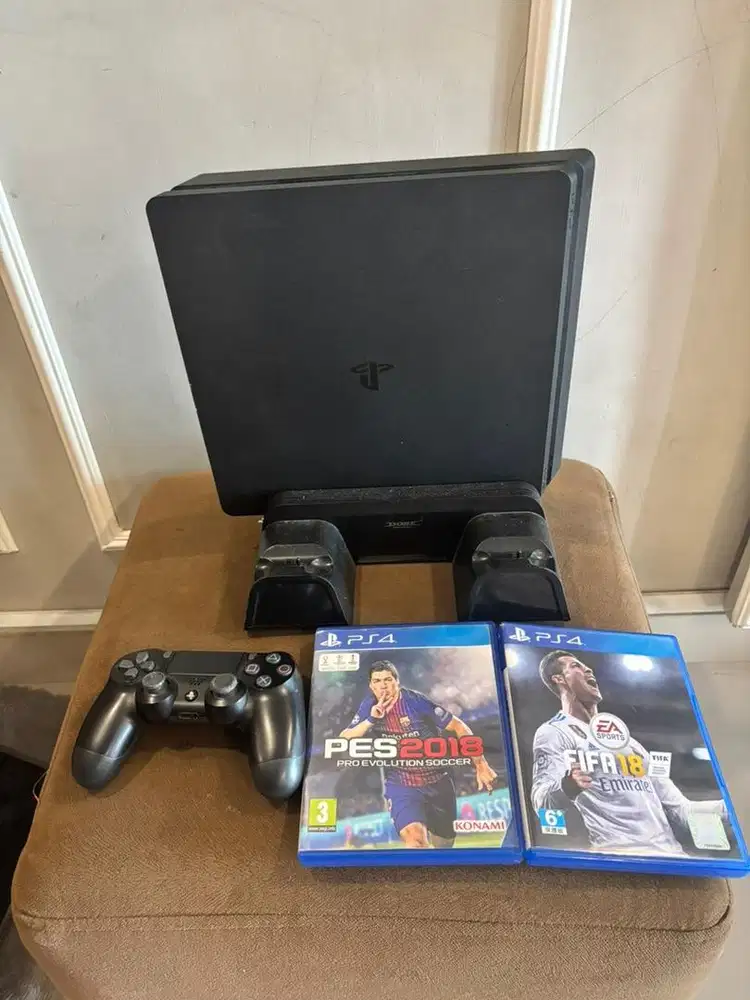 JUAL  PLAYSISTION 4 slim 500GB / ps4 + stik ori mesin + game