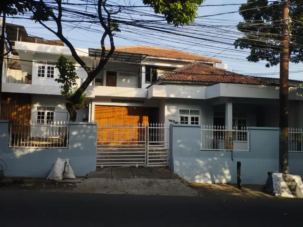 Dijual Rumah Kawasan Komersil Area Pasar Rebo Jakarta Timur