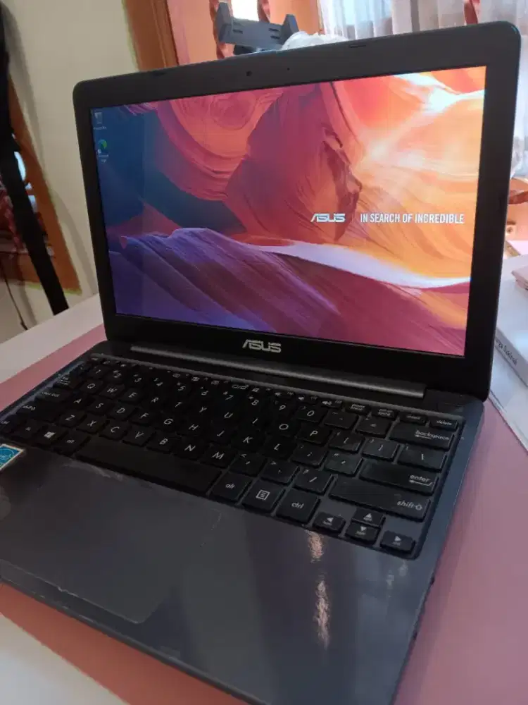 ASUS VivoBook E203M 11,6 inch - Celeron N400 / 4gb RAM / 500gb HDD