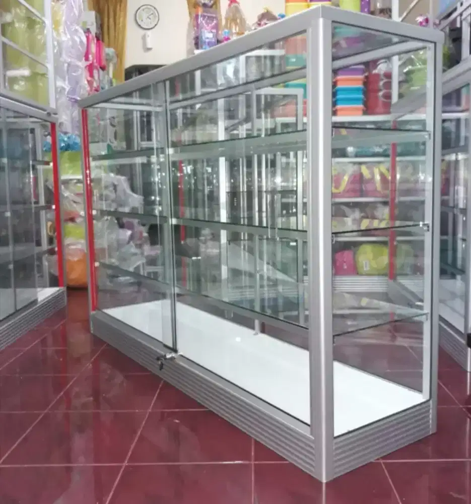 Etalase 1,5M x 1M Untuk Perlengkapan Usaha 4 Tahap