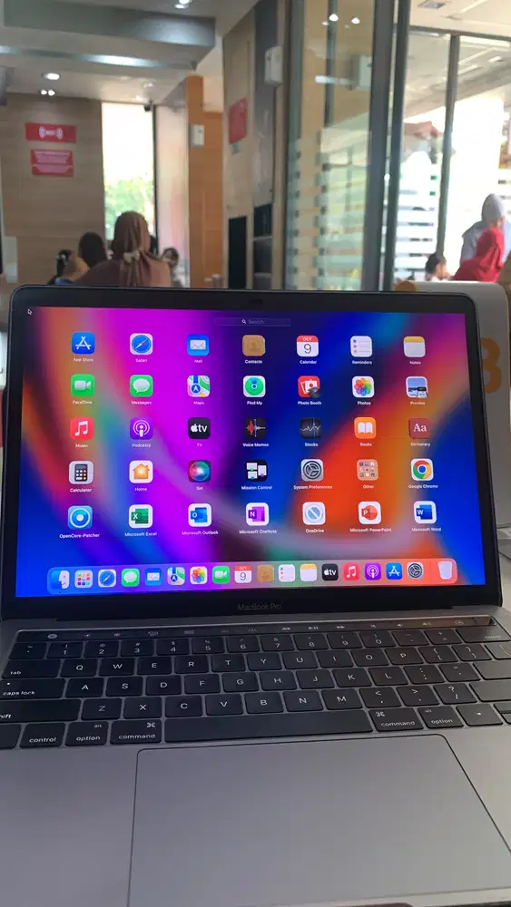 Jual cepat MacBook Touchbar ram 8/256 gb