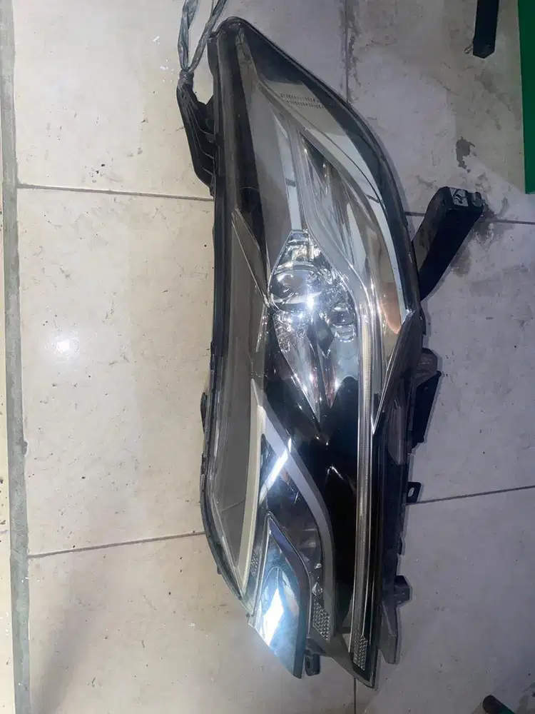 Lampu Kiri Pajero 2016