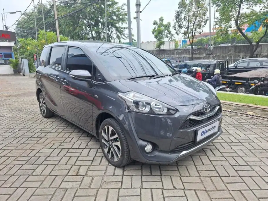 LOW DP Toyota Sienta 1.5 V Bensin-AT 2021 PKY