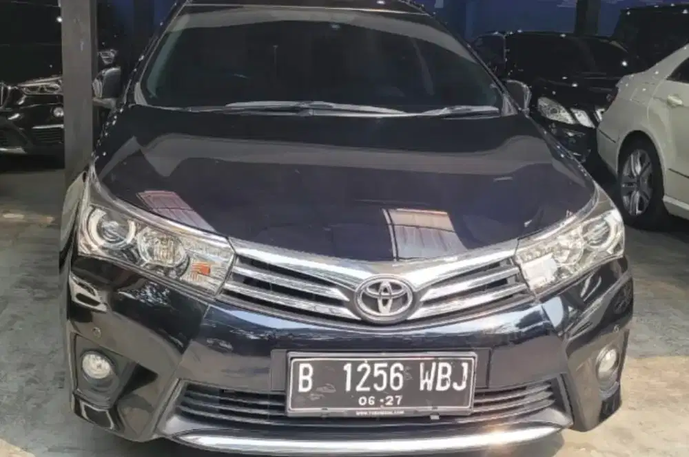 Corolla Altis 2015 V Hitam