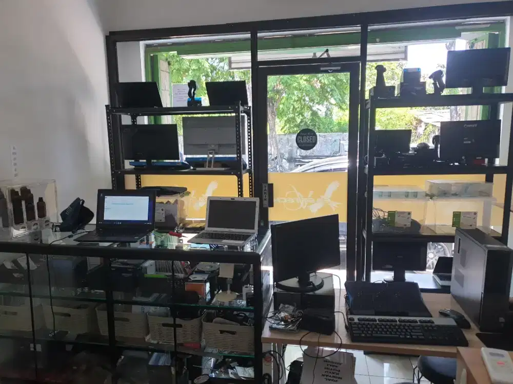 Service komputer laptop