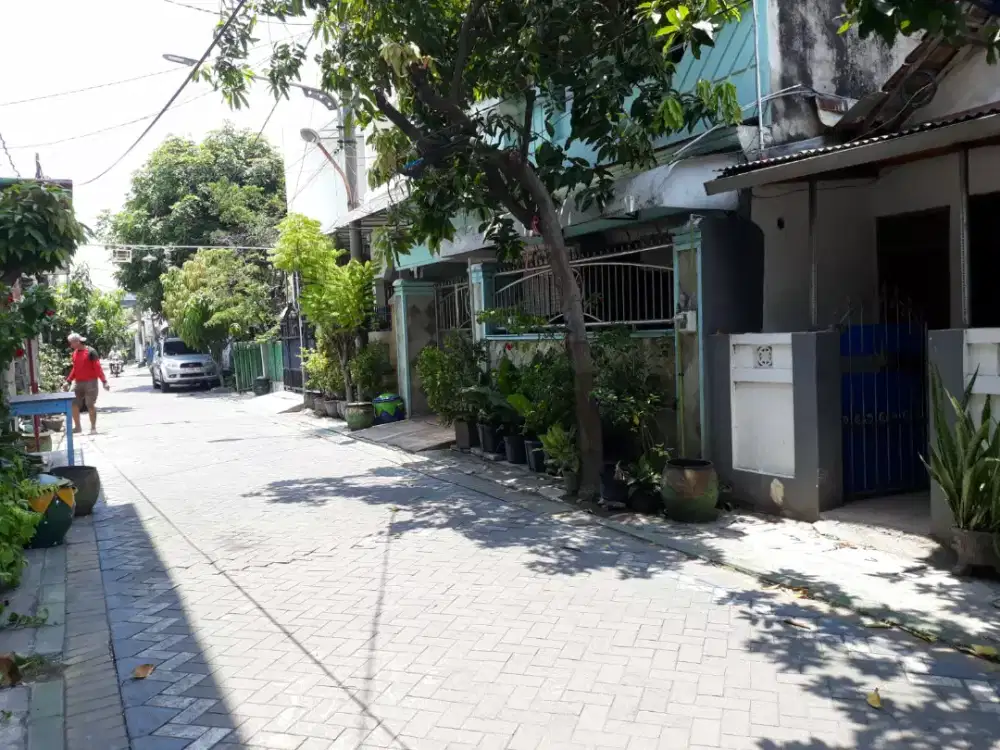 Di kontrakkan rumah dekat Kampus B Unair