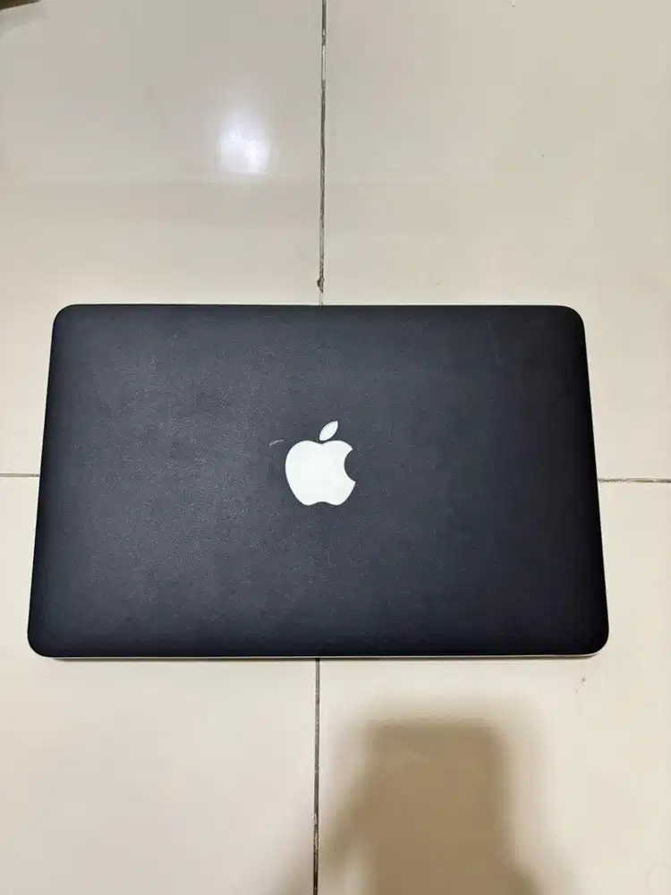 Macbook air 11” 2012 (4/121GB)