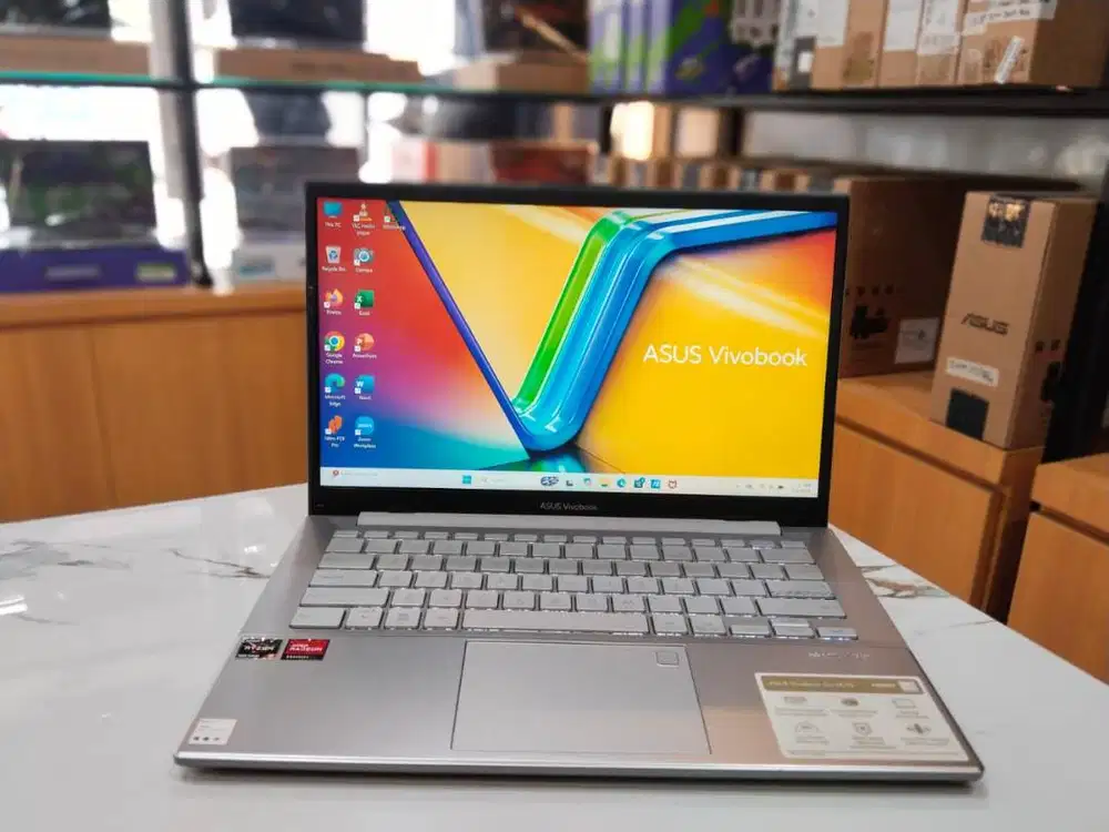 ASUS VIVOBOOK E1404FA RYZEN 5-7520U/RAM16GB/SSD512GB/GARANSI27-08-2026