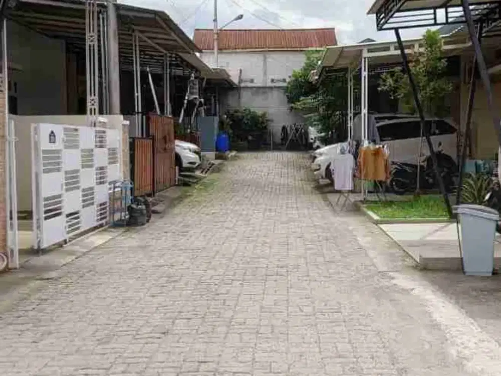 Cluster dalam komplek P dan K Parung serab Ciledug samping Bintaro