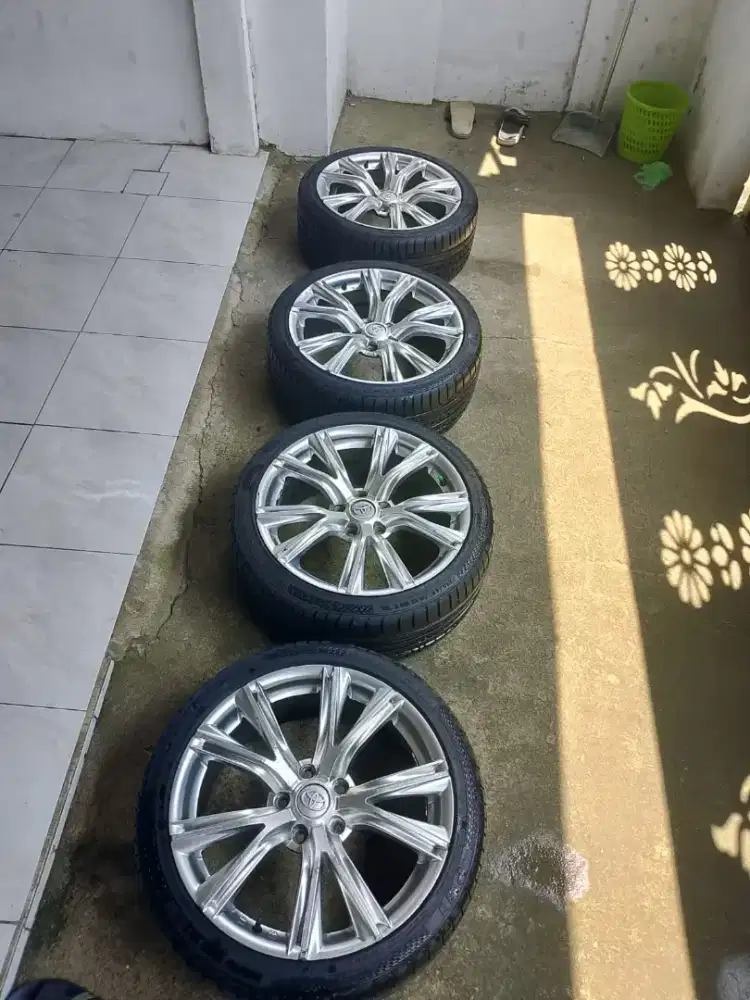 Jual vleg ring 18 masih mulus banget ban masih tebel