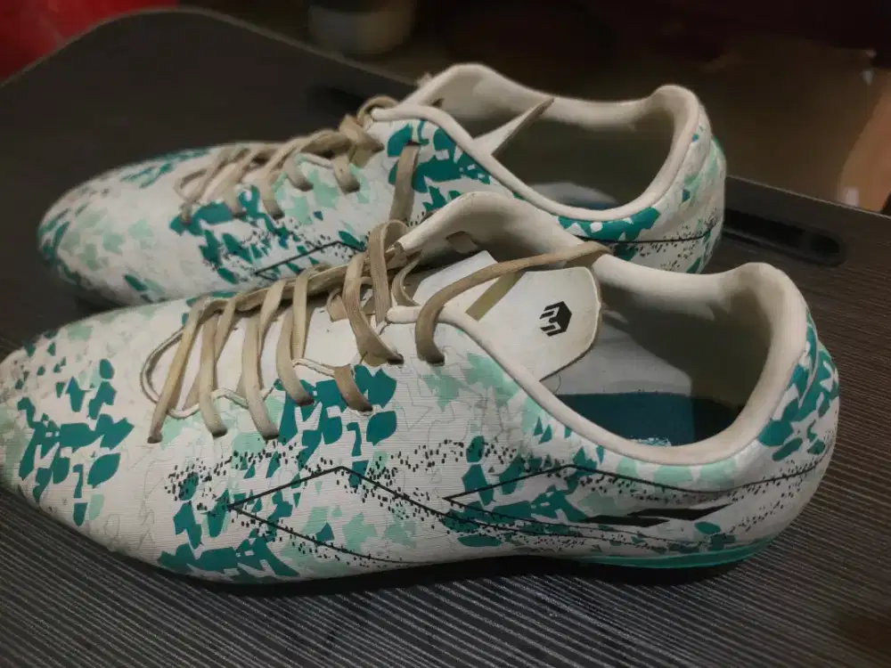 Sepatu sepak bola Mills Riyu FG Original
