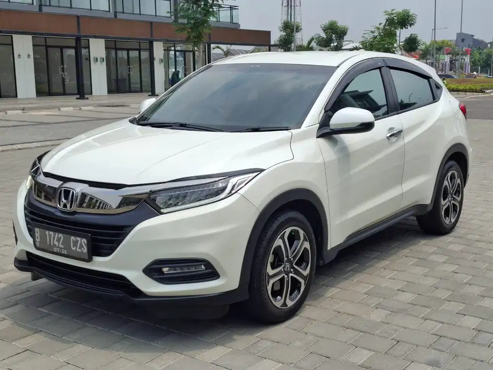 LOW KILOMETER ! HONDA HR-V SE 2021 PUTIH A/T ! MOBIL SIAP PAKAI !