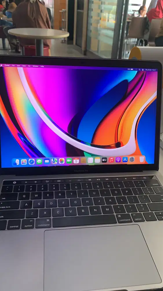 Jual MacBook Pro Touchbar Ram 8/255 SSD