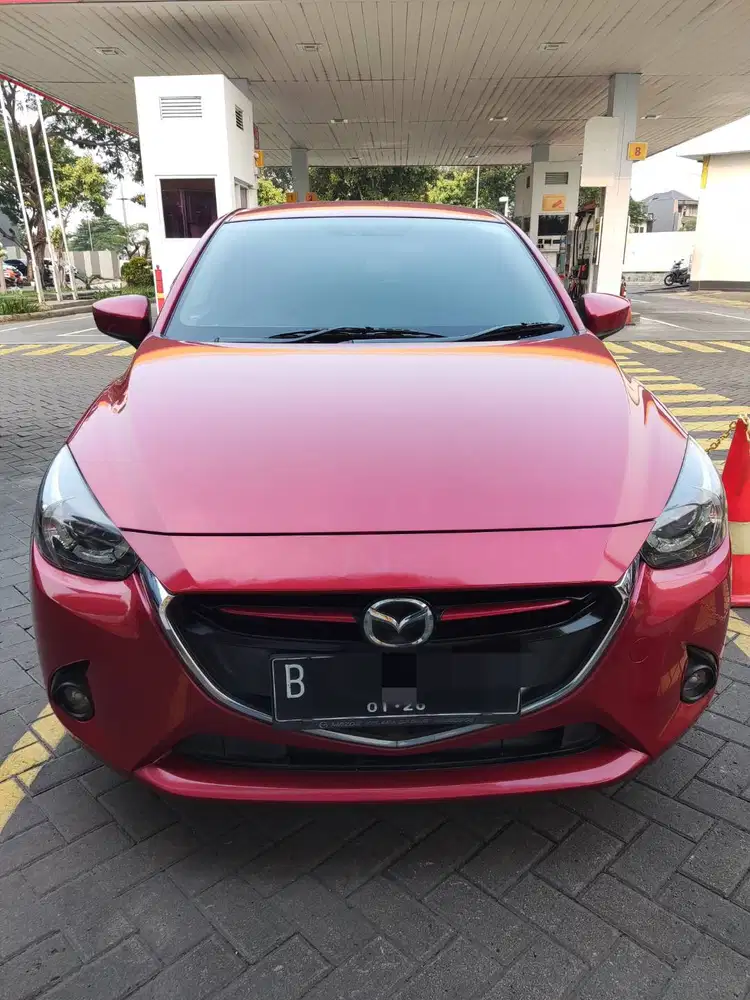Mazda 2 Skyactive R matic warna Merah Plat B Tangsel