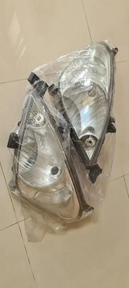 Lampu depan/Head lamp Innova lama