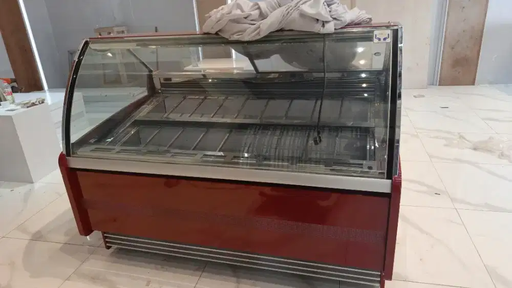 Showcase ice cream gelato