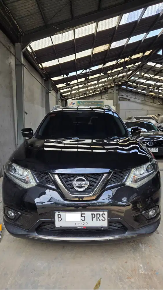 Nissan Xtrail 2.5 2015 Hitam Metalik