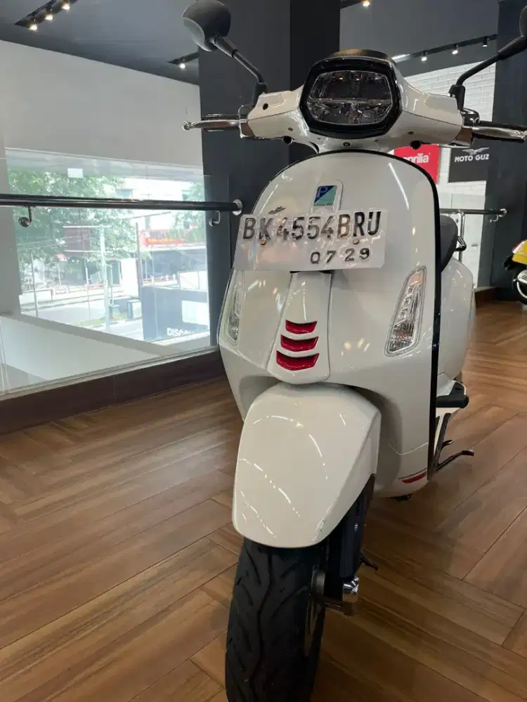 Vespa Sprint S 150 I-Get Super alike New!