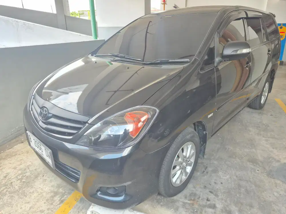 Toyota Kijang Innova 2011 Bensin