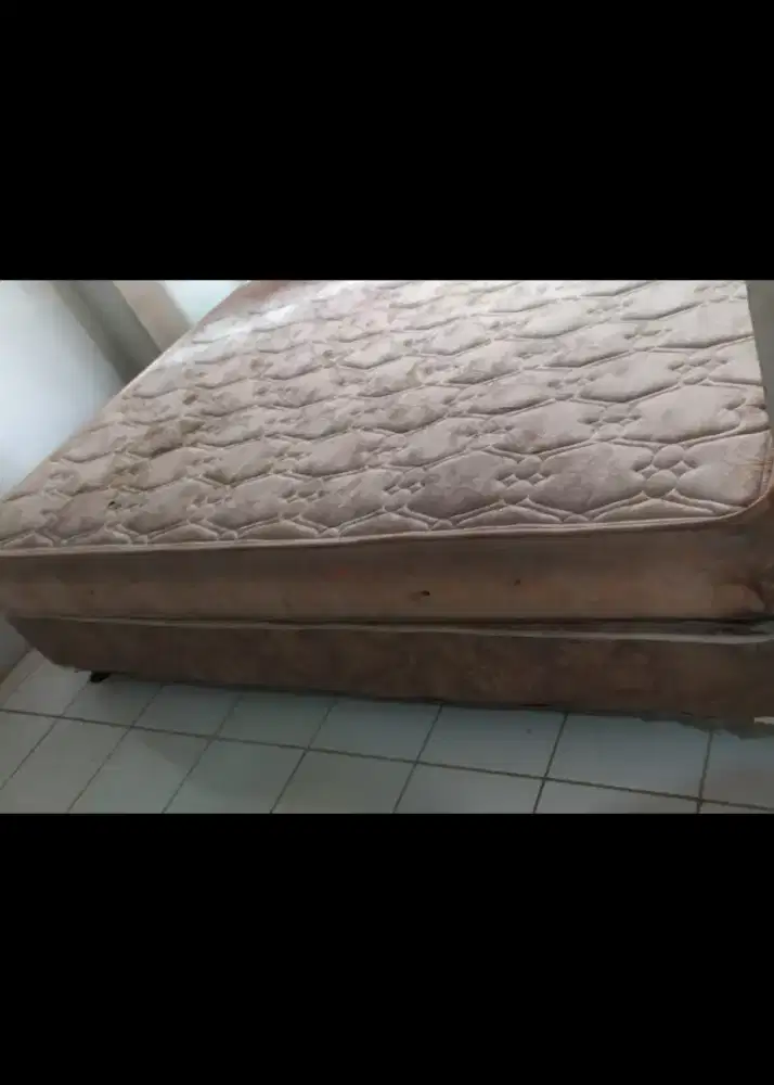 Jual 1 set spring bed 160x200, lemari es 1 pintu dan rak tv