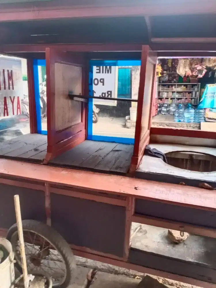 Gerobak dorong mie ayam