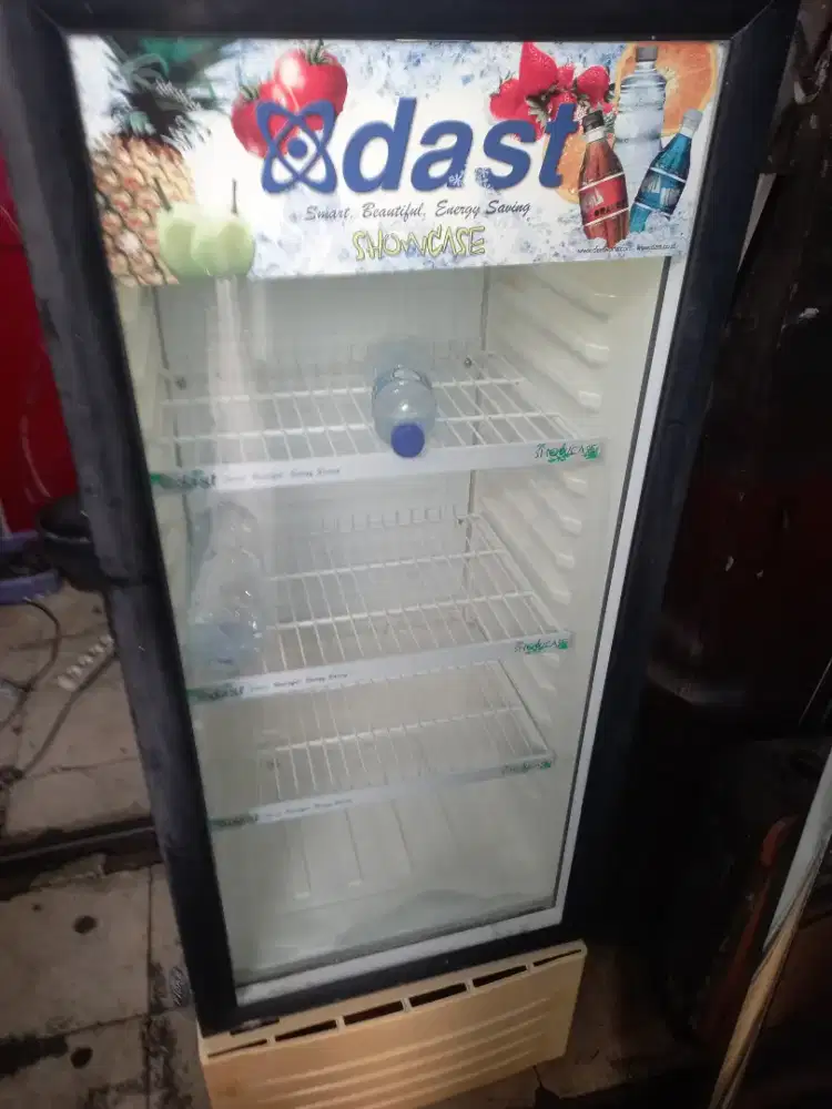 Dijual Shocase 3 rak DAST Normal bergaransi